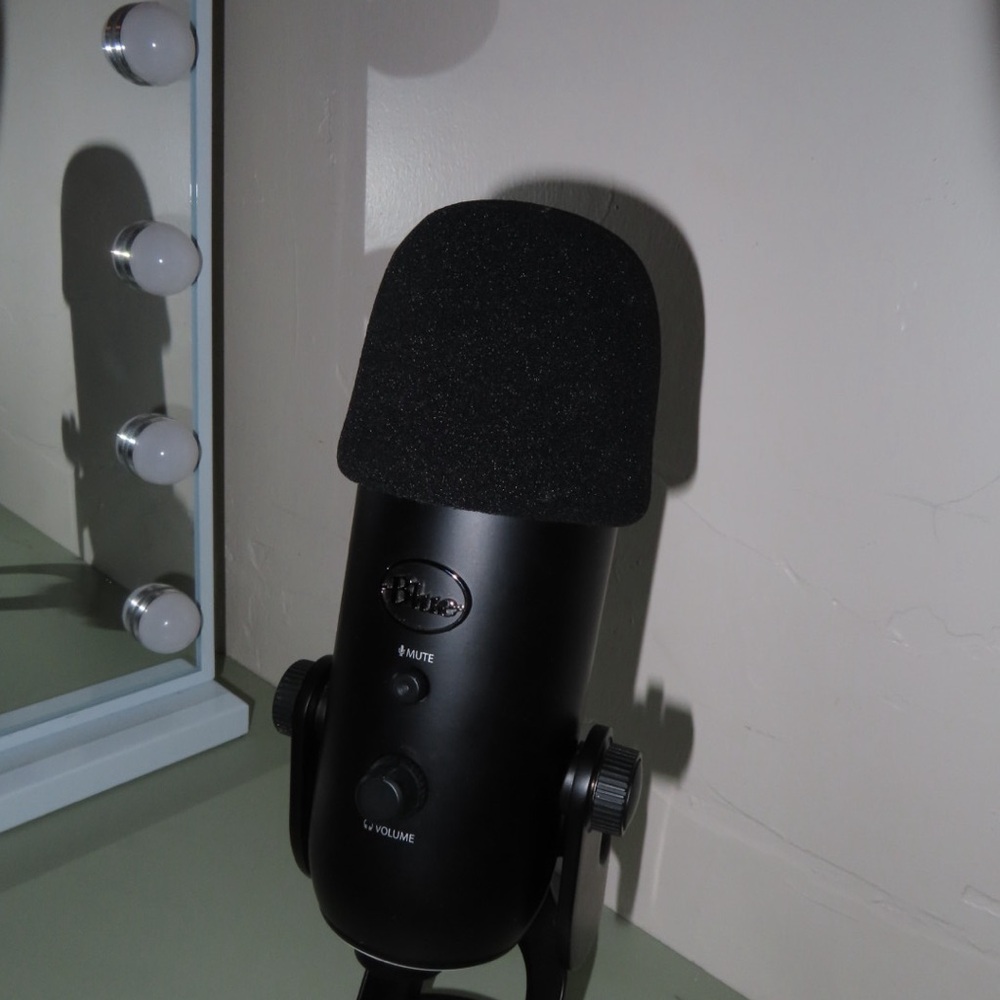 Yeti Midnight Black USB Microphone